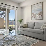 Private Suite With Free Banff Pass, Netflix, Patio, Sleeps 4