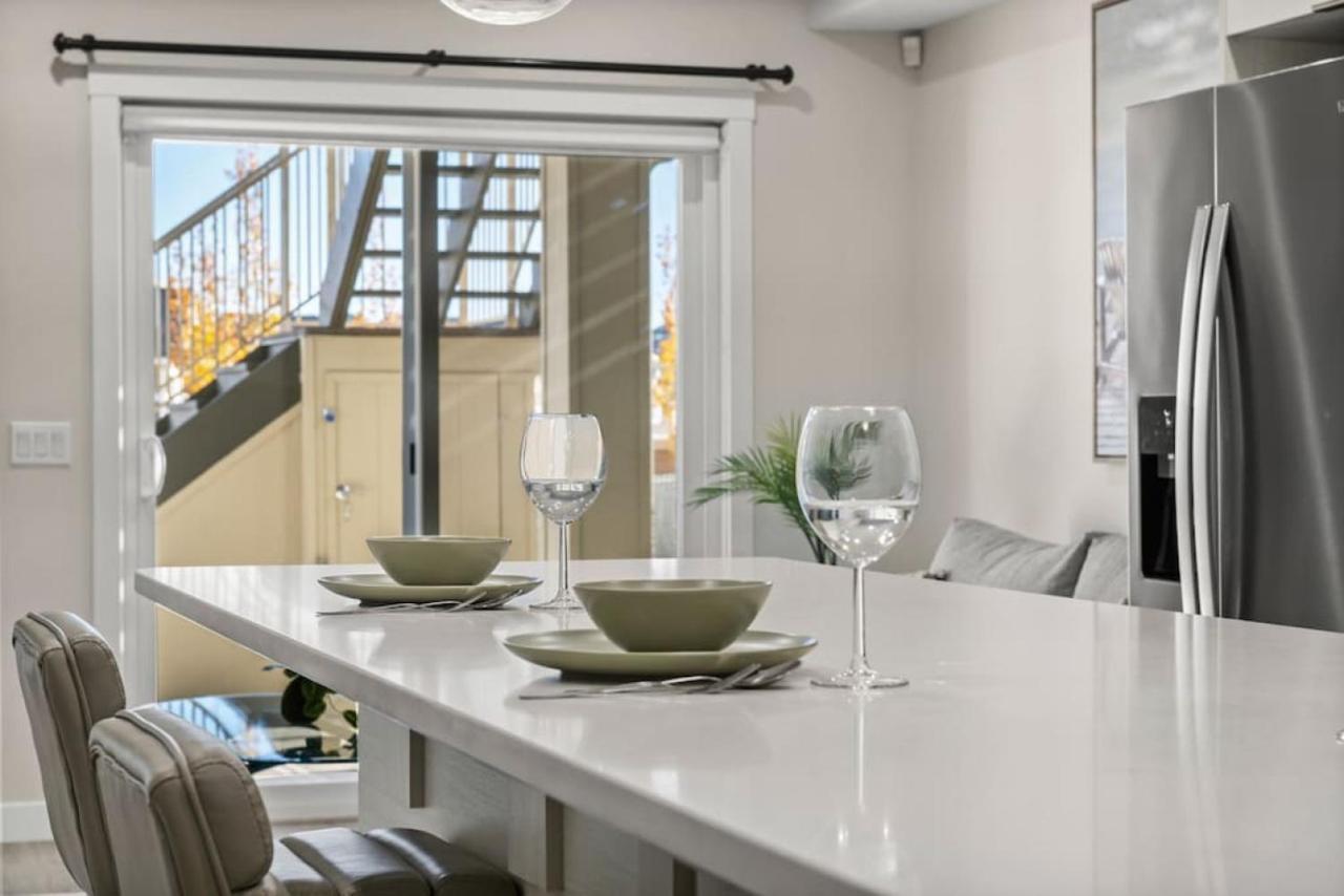 Private With Free Banff Pass, Netflix, Patio, Sleeps 4 * Calgary