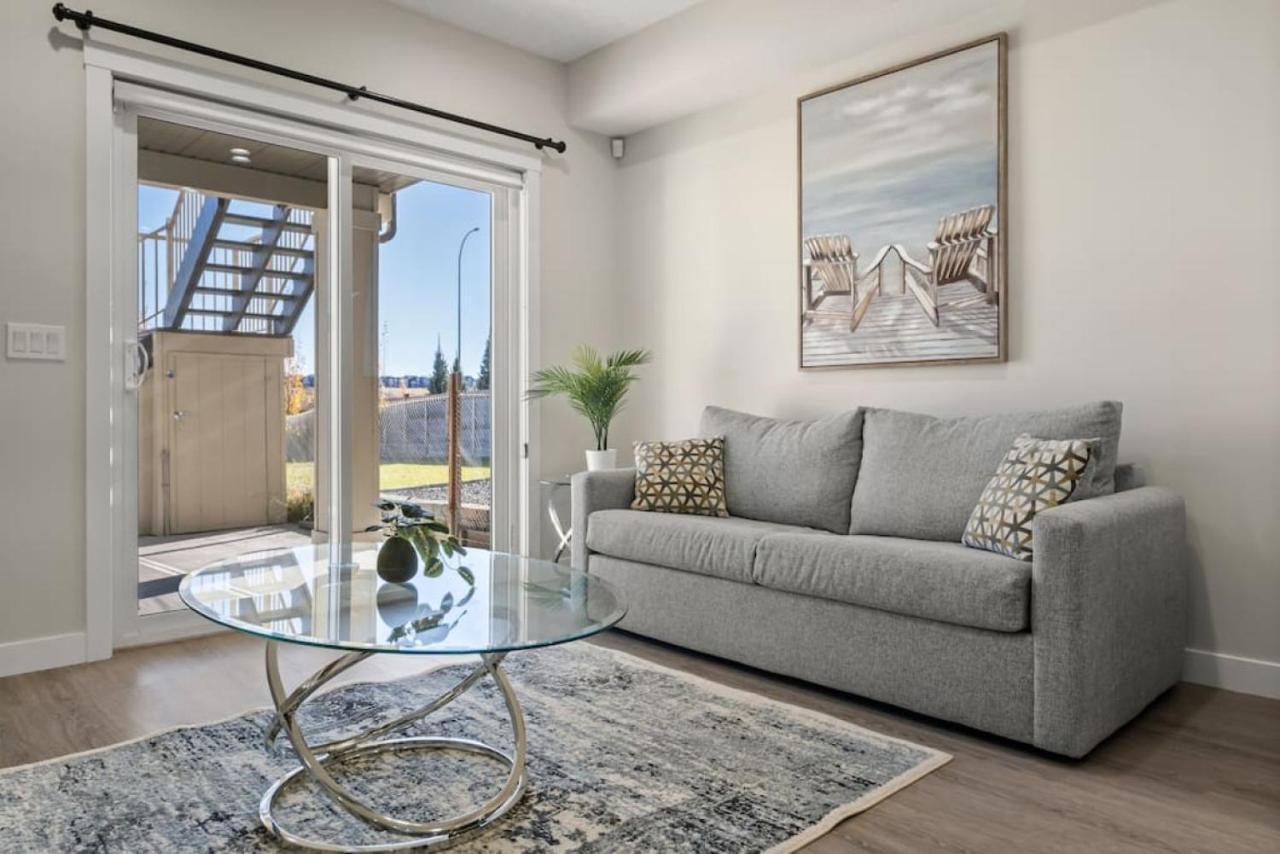 Private With Free Banff Pass, Netflix, Patio, Sleeps 4 Calgary