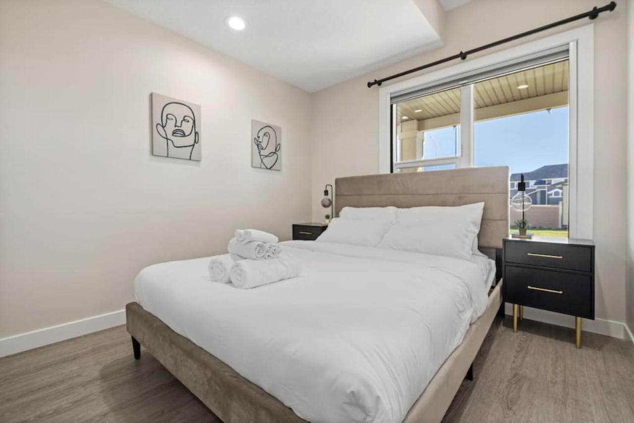 Private With Free Banff Pass, Netflix, Patio, Sleeps 4 * Calgary