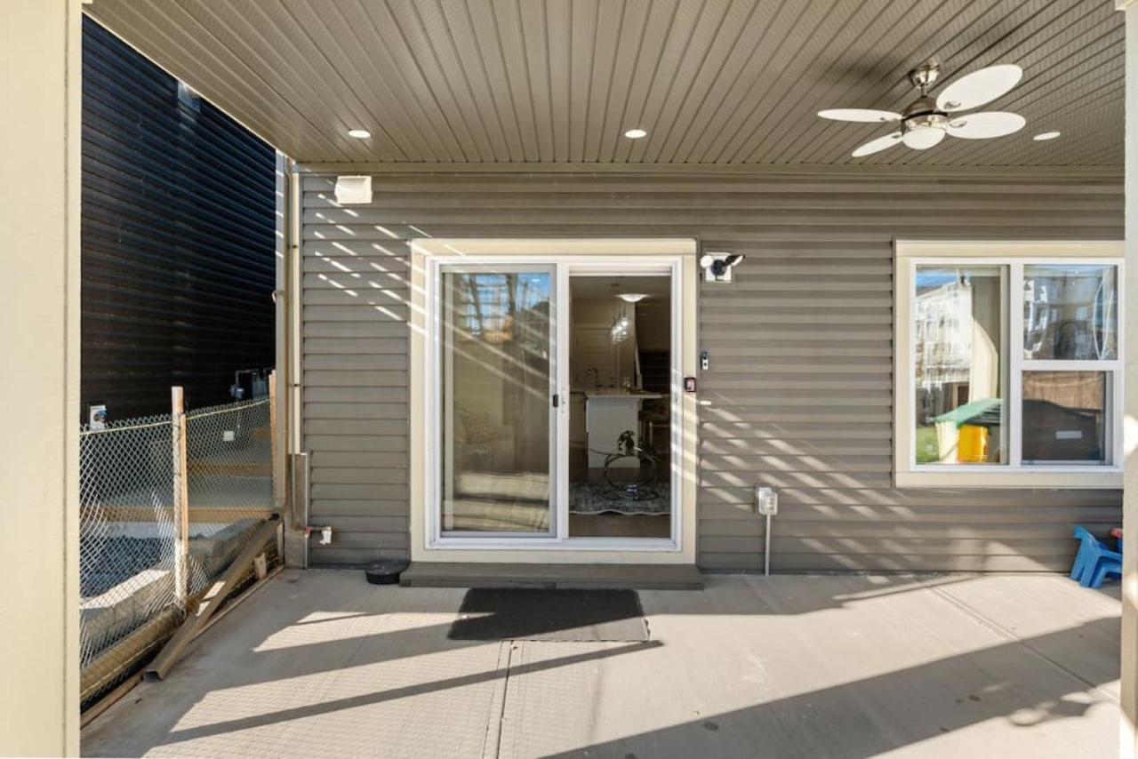 Private With Free Banff Pass, Netflix, Patio, Sleeps 4 Calgary