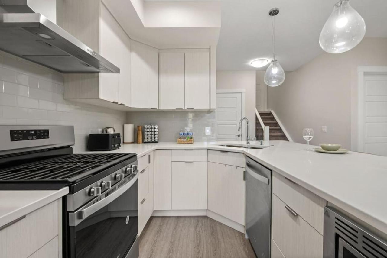 Private With Free Banff Pass, Netflix, Patio, Sleeps 4 Calgary
